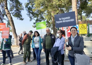 İznik Çevre ve Yaşam Platformu tarafından düzenlenen Dünya Su Günü ve Zeytinlik Yasası ile ilgili basın açıklaması