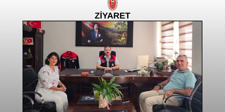 Bursa VHO Başkanı Melike Baysal ve Bursa VHO Yönetim Kurulu Üyesi Yusuf Enginar, Gemlik İlçe Tarım ve Orman Müdürü Mehmet Demir’i ziyaret etti.